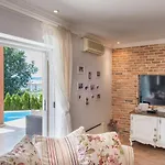 Dita - With The Pool Close To Split Apartamento