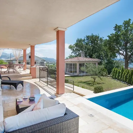 Dita - With The Pool Close To Split * Kastela
