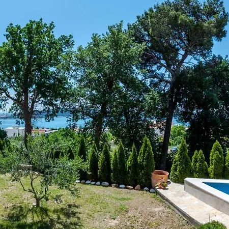 Dita - With The Pool Close To Split