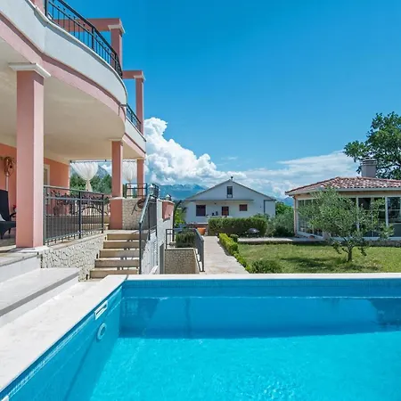 Dita - With The Pool Close To Split Kaštela
