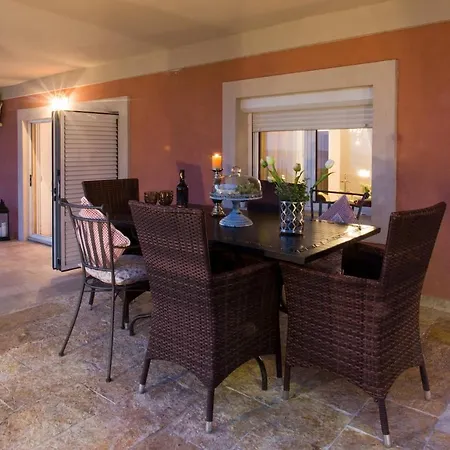 Dita - With The Pool Close To Split Apartment Kastela
