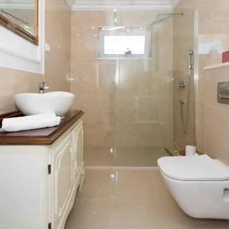 Dita - With The Pool Close To Split Apartment Kastela