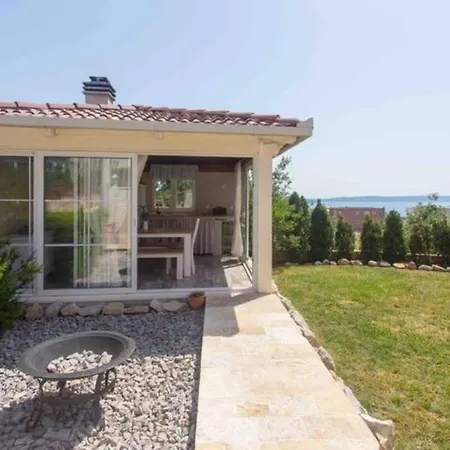 Dita - With The Pool Close To Split *