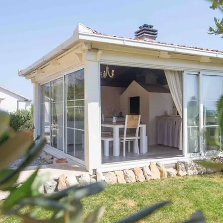 Dita - With The Pool Close To Split