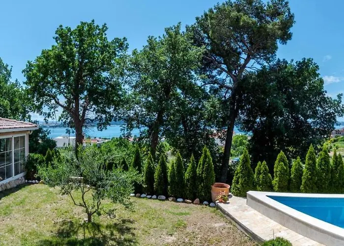 Dita - With The Pool Close To Split