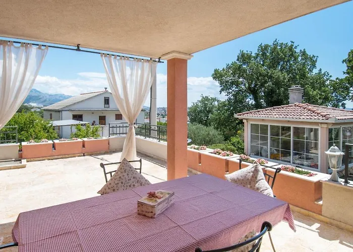 Dita - With The Pool Close To Split Apartamento *