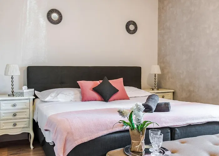 Dita - With The Pool Close To Split Apartamento *
