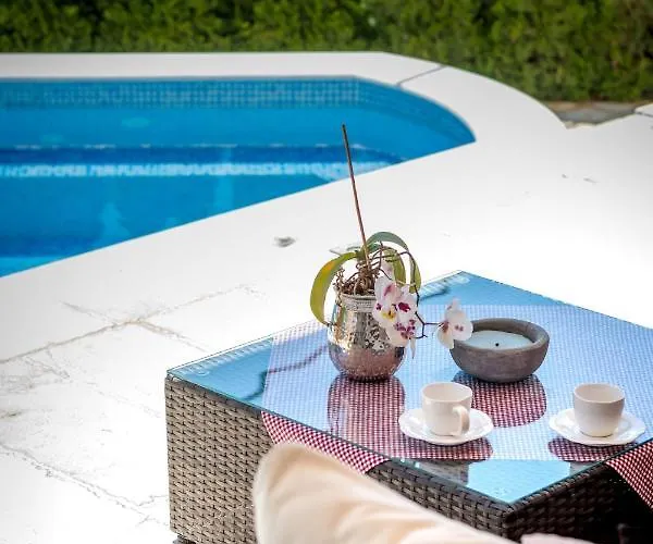 Dita - With The Pool Close To Split Apartamento