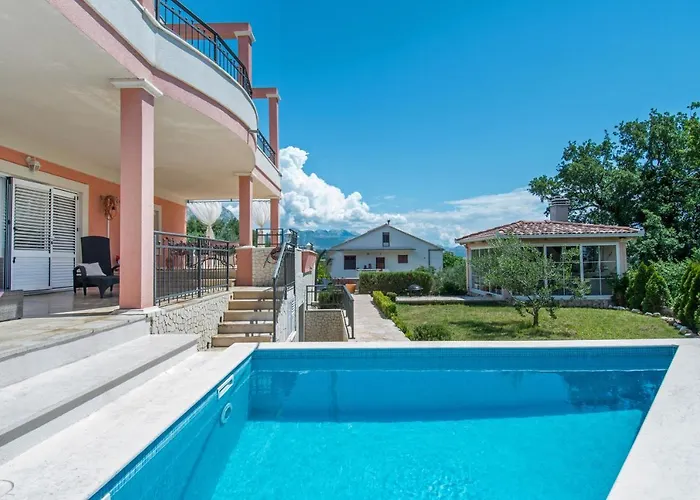 Dita - With The Pool Close To Split Kaštela