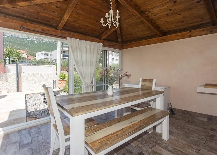 Dita - With The Pool Close To Split Apartamento *