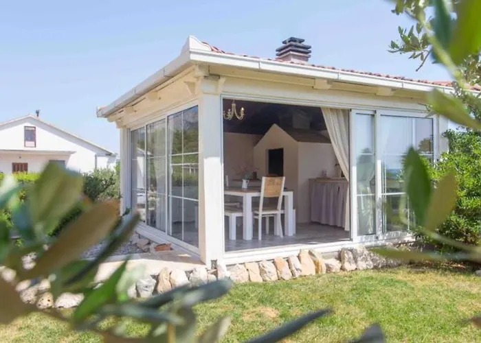 Dita - With The Pool Close To Split